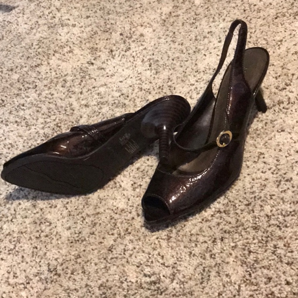 NWT sz 7 Brown Work shoes w/ buckle heels